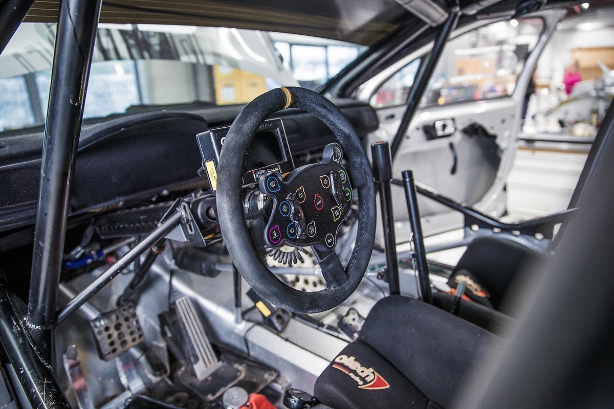 Новый двигатель, новая коробка передач – вместо 3MO используется трансмиссия Sadev – а также новый поставщик подвесок: Reiger