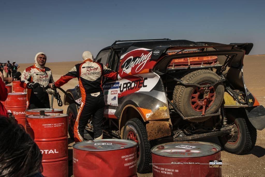 Машина в идеальном состоянии. Мы её сегодня силами экипажа проверили, сами заправляли, всё в порядке с тормозами, с колодками, с амортизаторами