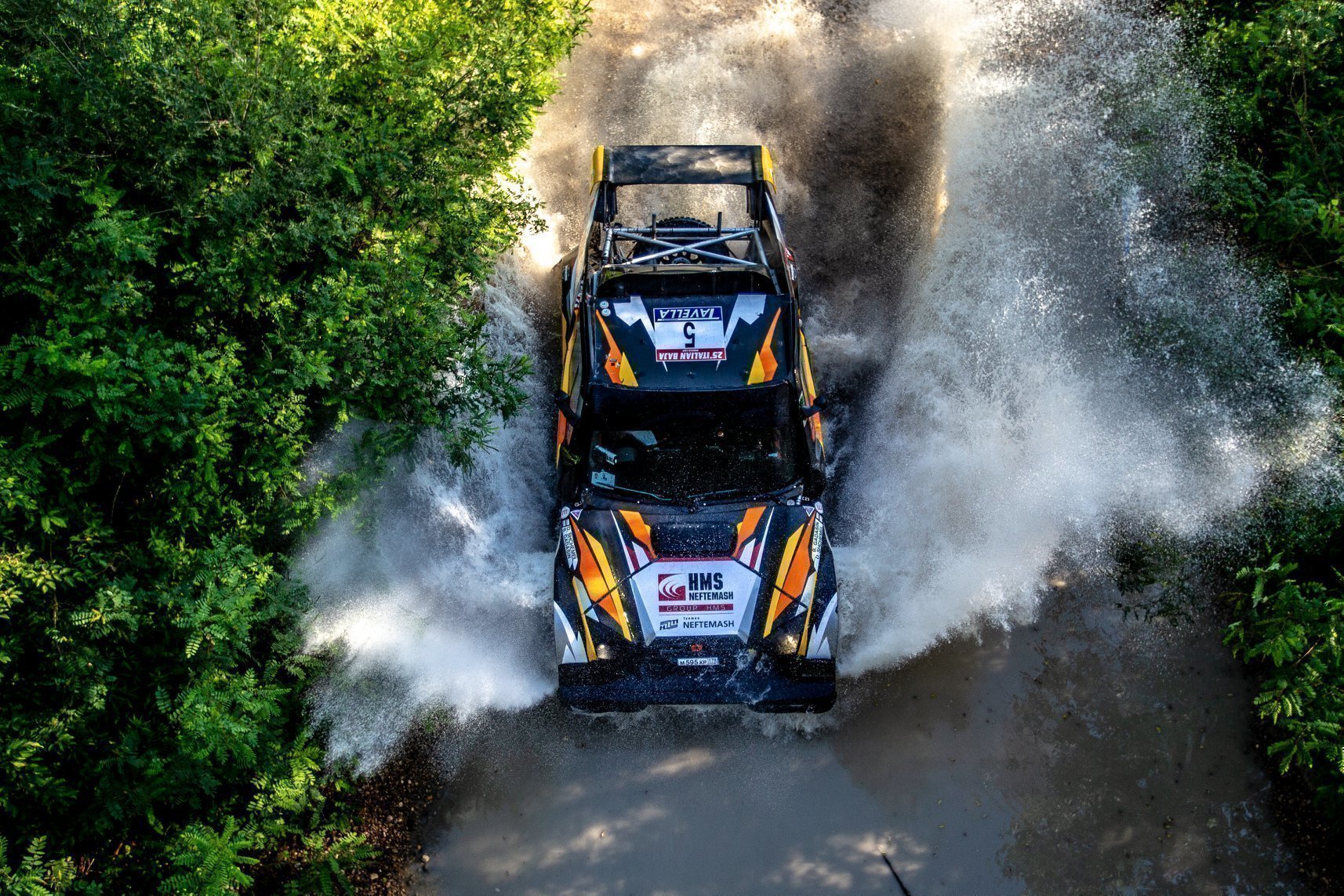 В заключительный день гонки самая острая борьба во всём гоночном "канале" шла за третье место