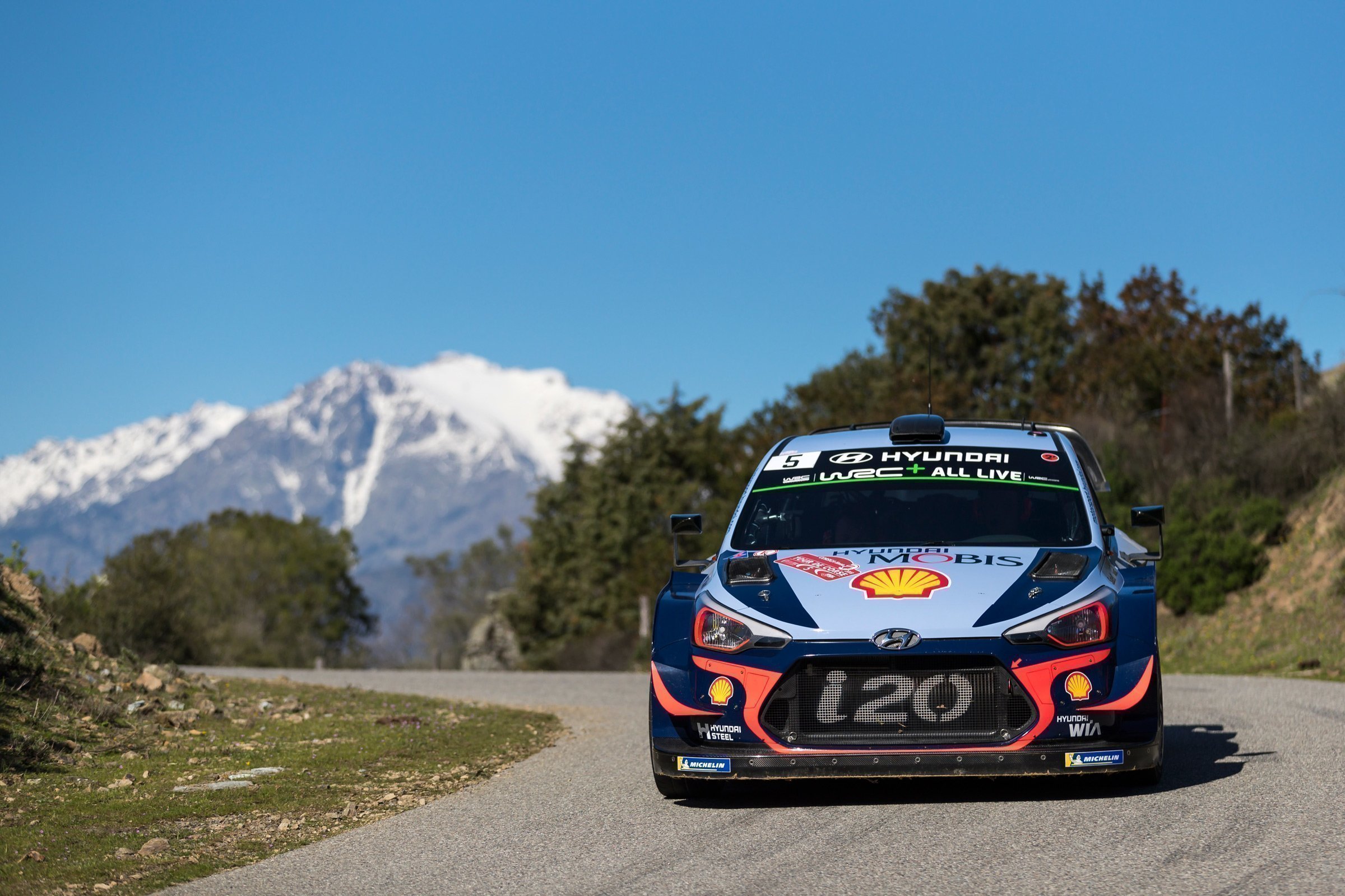 Второе место по итогам дня занял лидер Hyundai Тьерри Невилль