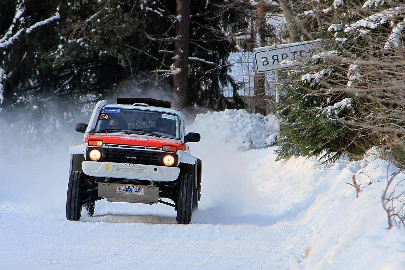 Рудской идёт вторым, а вслед за ним – и это главный сюрприз – его товарищ по команде Suprotec Racing Дмитрий Воронов