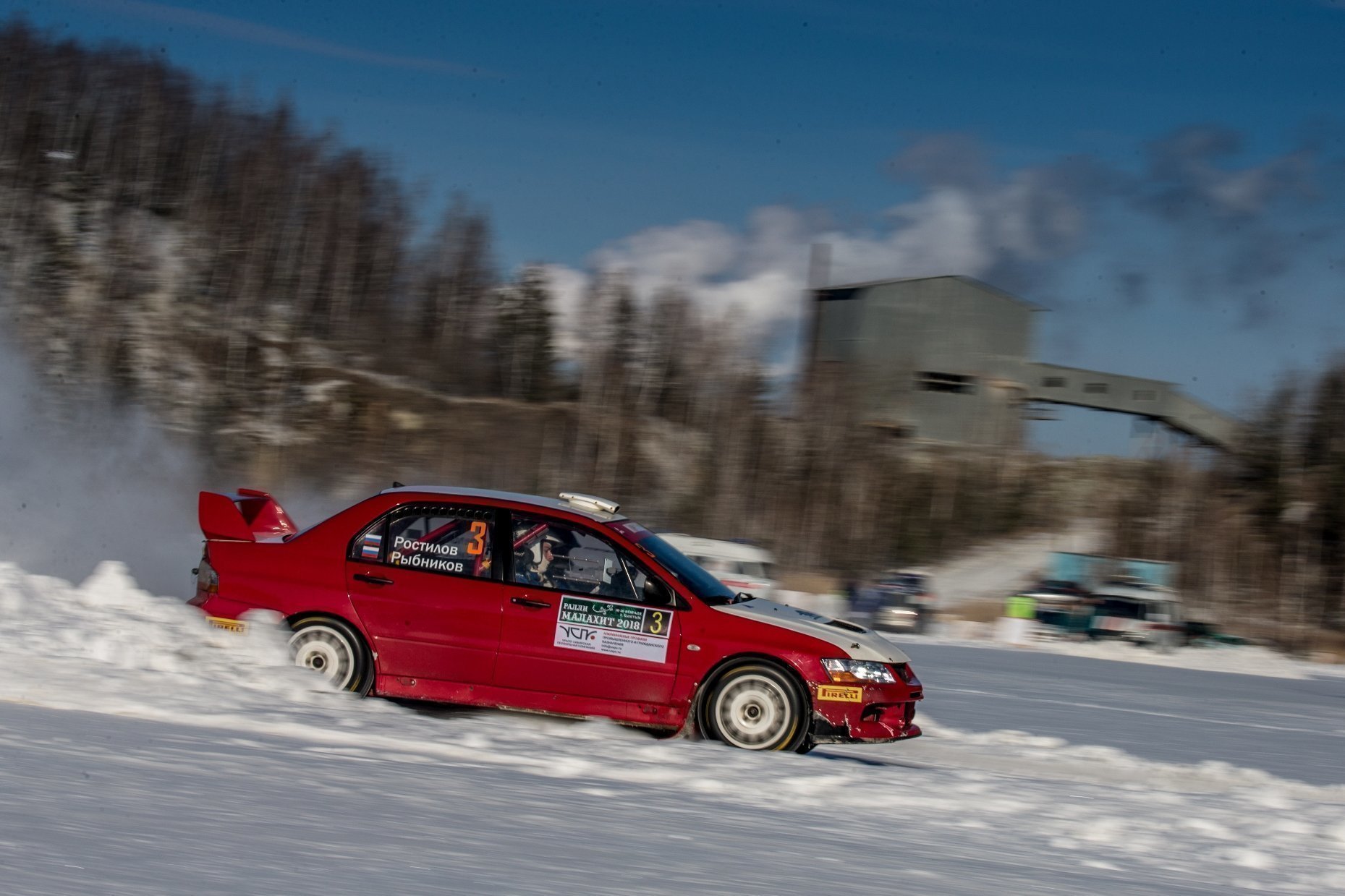 Победу в абсолюте отпраздновал только-только пересевший на полноприводную Mitsubishi Денис Ростилов