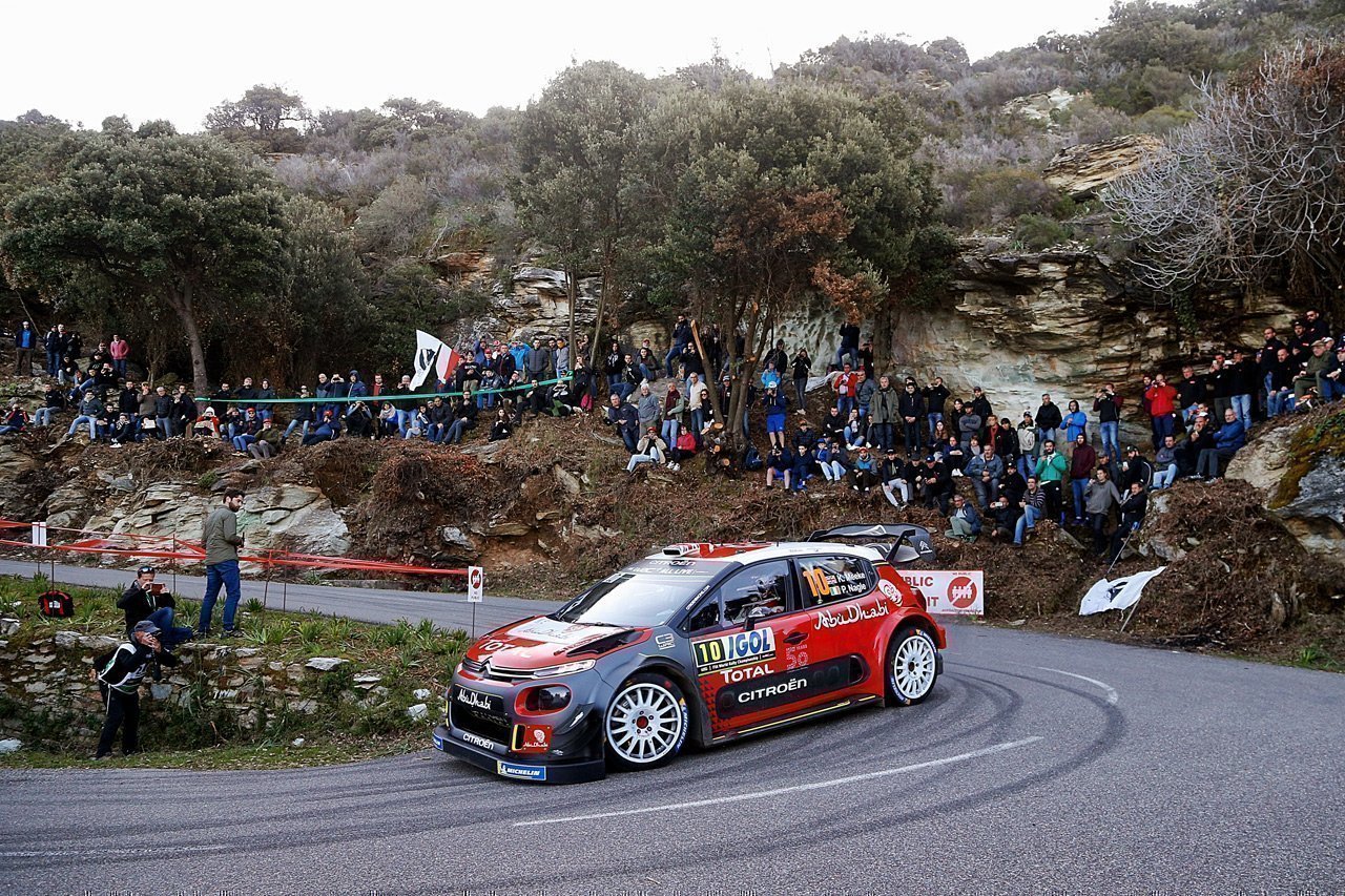 Борьба за вторую позицию шла между Невиллем и Крисом Миком