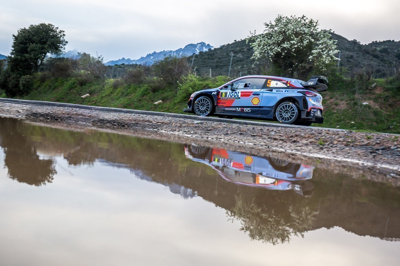 В результате Невилль отстал от Тянака более чем на полминуты