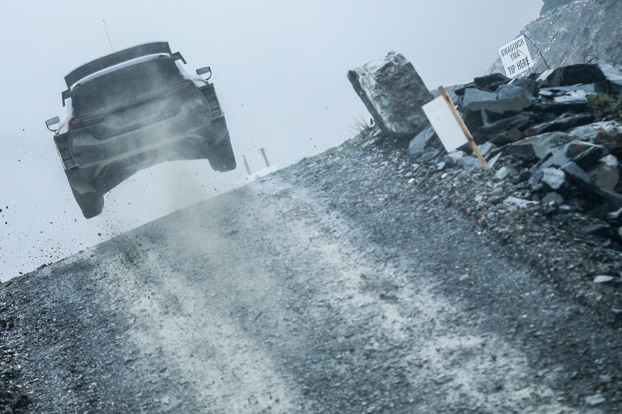 Вернувшись после дневного сервиса с исправной машиной, Себ сумел подняться с восьмого места на пятое