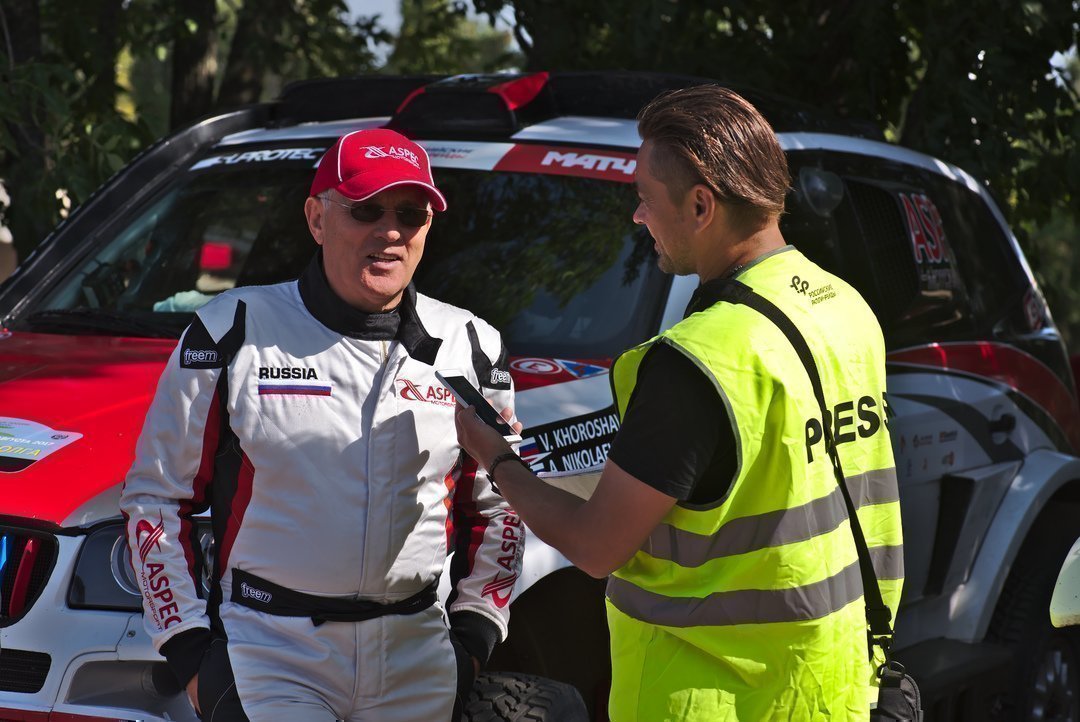 Думаю, что люди потому и прогрессируют, что стараются от недостатков оттолкнуться и измениться к лучшему.   