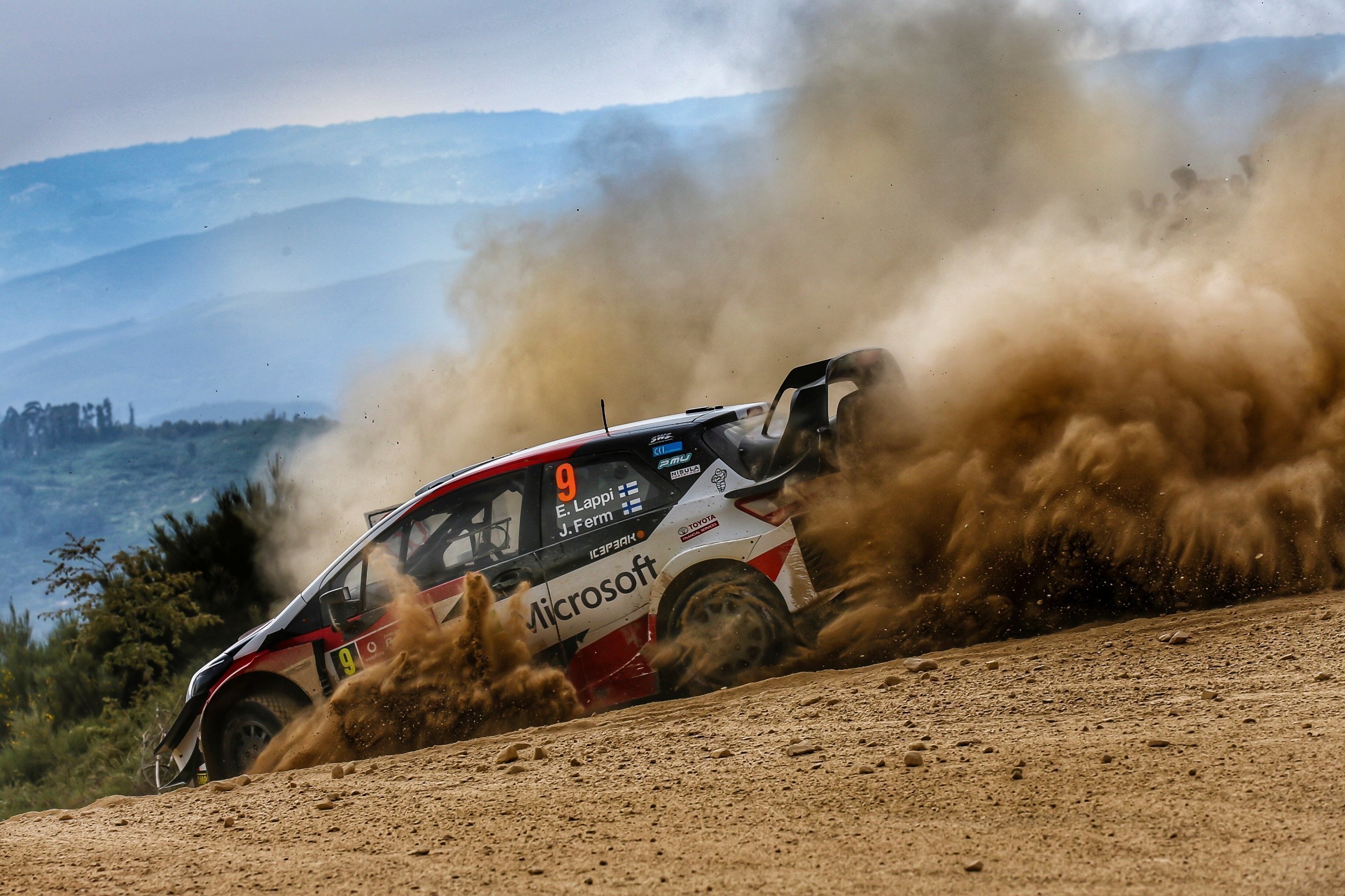 Дани наоборот пропустил вперёд ещё и Эсапекку Лаппи – молодые финны ни во что не ставят ветеранов мирового ралли!