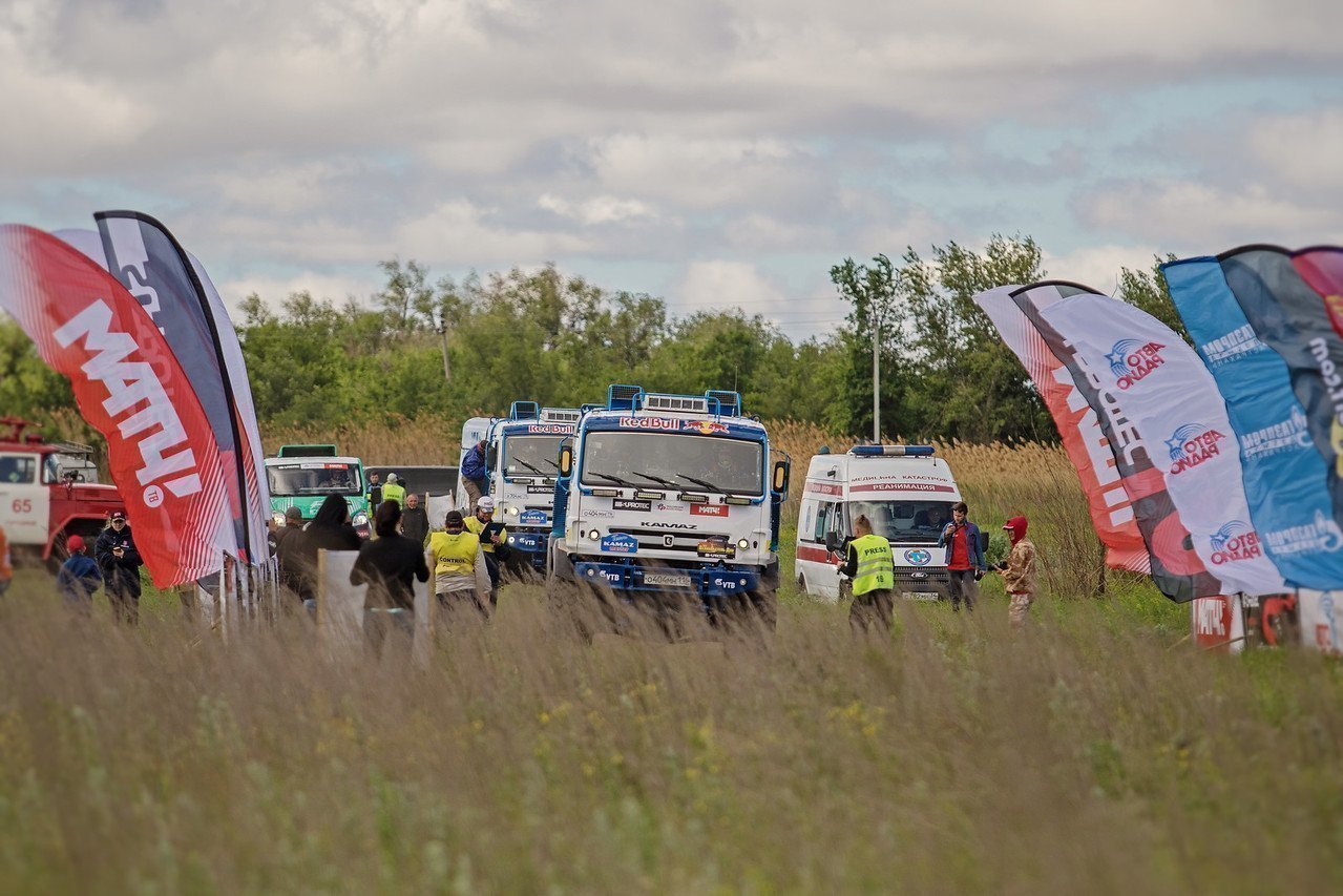 Гонщики исправно проехали все бугры и трамплины, порадовав многочисленных зрителей.