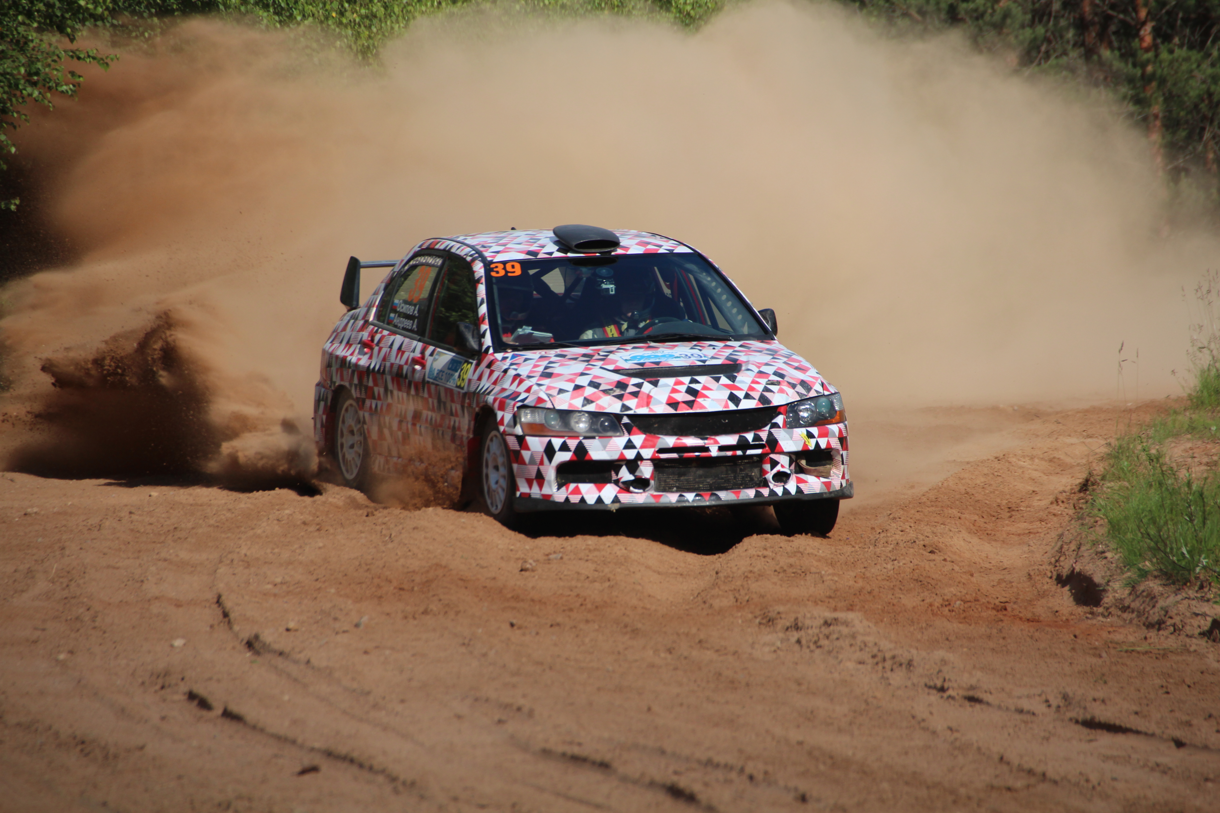 Первым лидером гонки стал Осипов