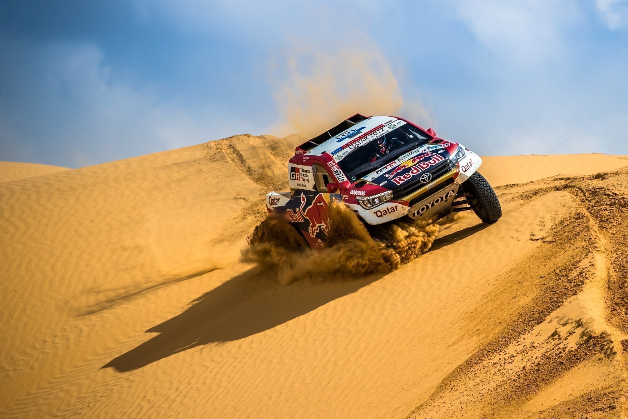 Неприятности приключились и у первого фаворита гонки Нассера Аль-Аттии