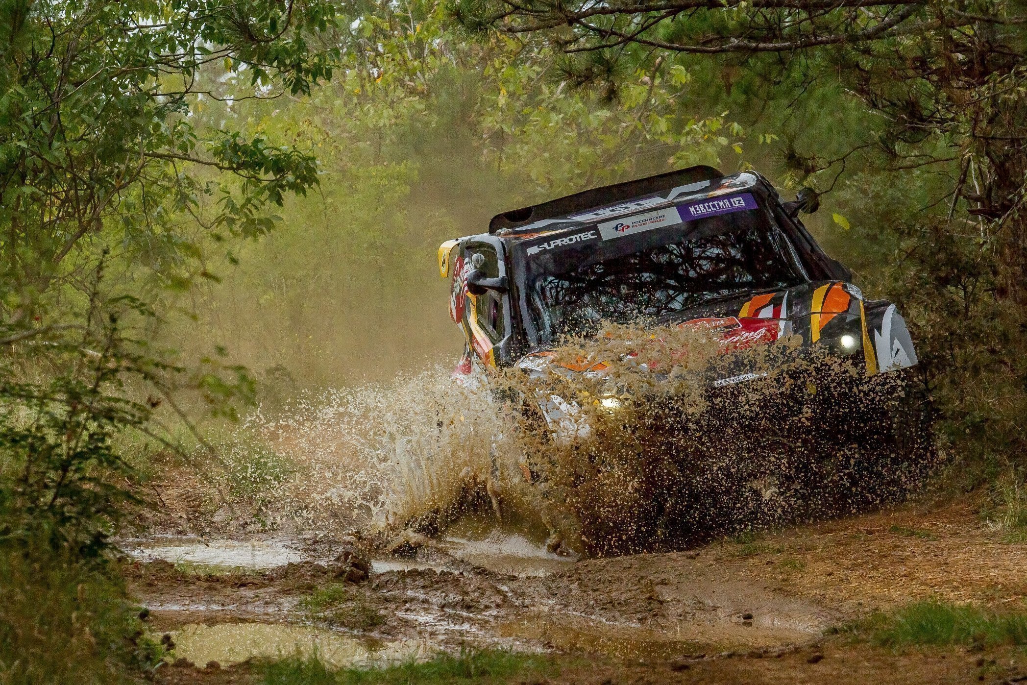 Лидировавший в гонке по итогам субботы Гадасин остановился в самом начале заключительного спецучастка