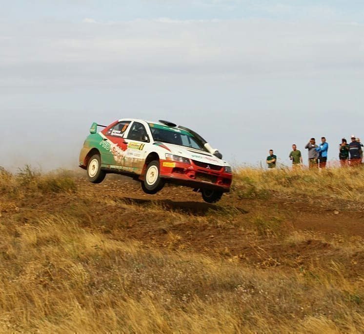 Победителем легендарной гонки стал Денис Ростилов